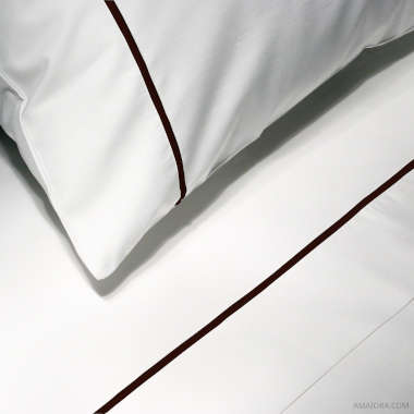 amaiora-oeko-tex-sheet-essentia-bourdon-percale-400-tc-white-with-brown-embroidery