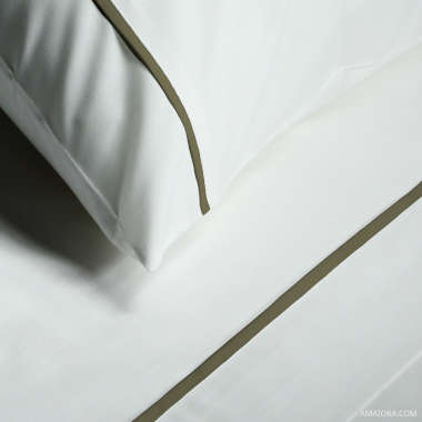 amaiora-oeko-tex-sheet-essentia-piping-percale-400-tc-white-with-olive