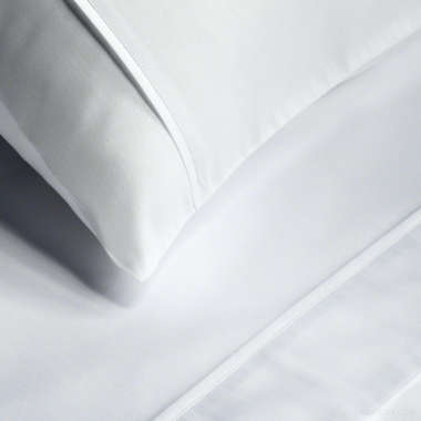 amaiora-oeko-tex-sheet-essentia-piping-sateen-600-white-white