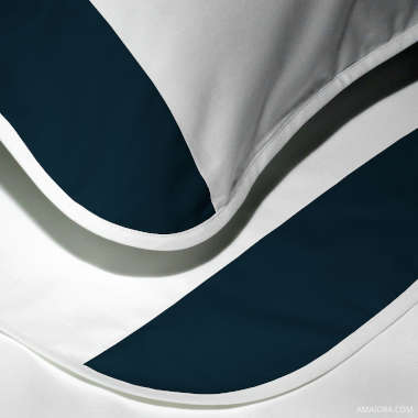 amaiora-oeko-tex-sheet-nobilis-percale-400-tc-white-with-navy-stripe-closeup
