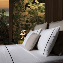 Completo Letto di Lusso Essentia Custom Piping - in Percalle 400 TC Bianco con Striscia in Nero 