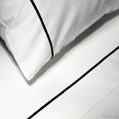 Percale Sheet Essentia Custom Bourdon | 400 TC | White with Embroidery in Navy Blue 