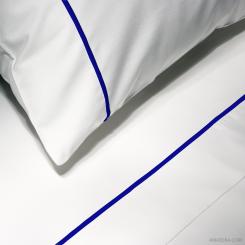 Percale Sheet Essentia Custom Bourdon | 400 TC | White with Embroidery in Ultramarine Blue 