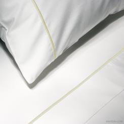 Percale Sheet Essentia Custom Bourdon | 400 TC | White with Embroidery in Pale Yellow 