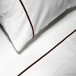 Percale Sheet Essentia Custom Bourdon | 400 TC | White with Embroidery in Dark Brown 