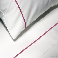 Percale Sheet Essentia Custom Bourdon | 400 TC | White with Embroidery in Raspberry Red 
