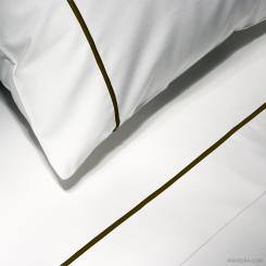 Completo Letto Essentia Custom Bourdon Percalle 400 TC Bianco con Ricamo in Verde Oliva 