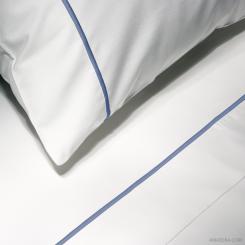 Completo Letto Essentia Custom Bourdon Percalle 400 TC Bianco con Ricamo in Blu Grigiastro 