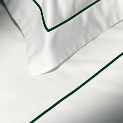 Copripiumino Essentia Custom Bourdon Raso 600 TC Bianco con Ricamo in Verde Scuro 