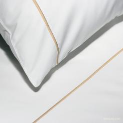 Duvet Cover Essentia Custom Bourdon | Percale 400 TC | White with Embroidery in Creme Caramel 