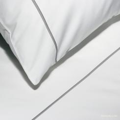 Copripiumino Essentia Custom Bourdon Percalle 400 TC Bianco con Ricamo in Grigio Medio 