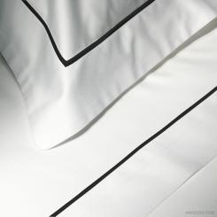 Completo Letto di Lusso | Essentia Custom Bourdon | Raso Angels Embrace | Bianco con Bourdon Nero 
