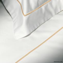 Essentia Custom Bourdon Bettwäsche Satin 600 TC Weiß mit Stickerei in Creme Caramel 