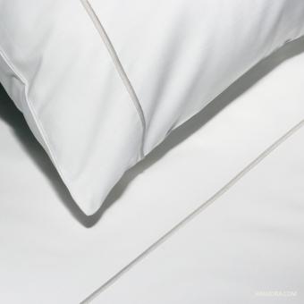Copripiumino Essentia Custom Bourdon Percalle 400 TC Bianco con Ricamo in Ecru 