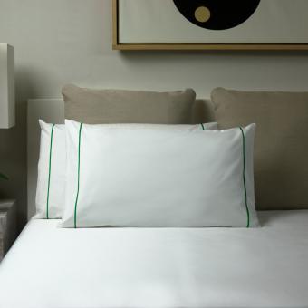 Federe Essentia Custom Bourdon Percalle 400 TC Bianco con Ricamo in Verde 