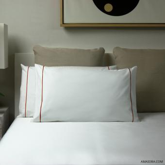 Federe Essentia Custom Bourdon Percalle 400 TC Bianco con Ricamo in Terracotta 
