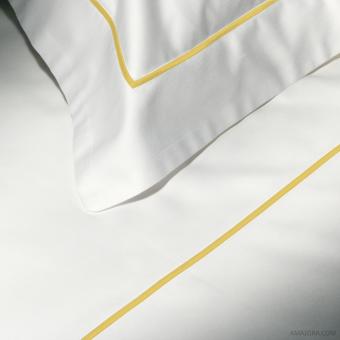 Luxus-Bettwäsche Set | Essentia Custom Bourdon | Satin Angels Embrace | Weiß mit Stickerei in Farbe Gold 
