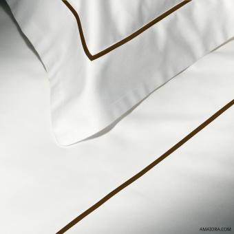 Copripiumino Essentia Custom Bourdon Raso 600 TC Bianco con Ricamo in Tabacco 