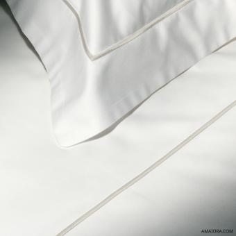 Copripiumino Essentia Custom Bourdon Raso 600 TC Bianco con Ricamo in Ecru 