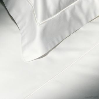 Essentia Custom Bourdon Bettwäsche Satin 600 TC Weiß mit Stickerei in Elfenbein 