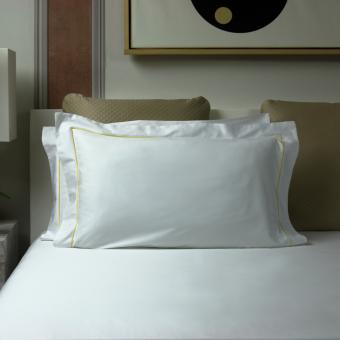 Federe Essentia Bourdon Raso 600 TC Bianco con Ricamo in Giallo 