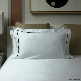 Federe Essentia Bourdon Raso 600 TC Bianco con Ricamo in Nero 